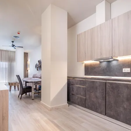 By Qhotels Apartman