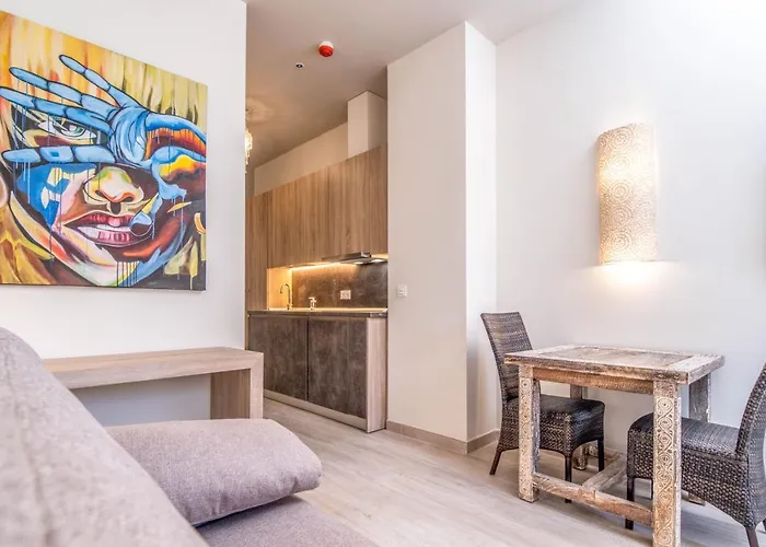 By Qhotels